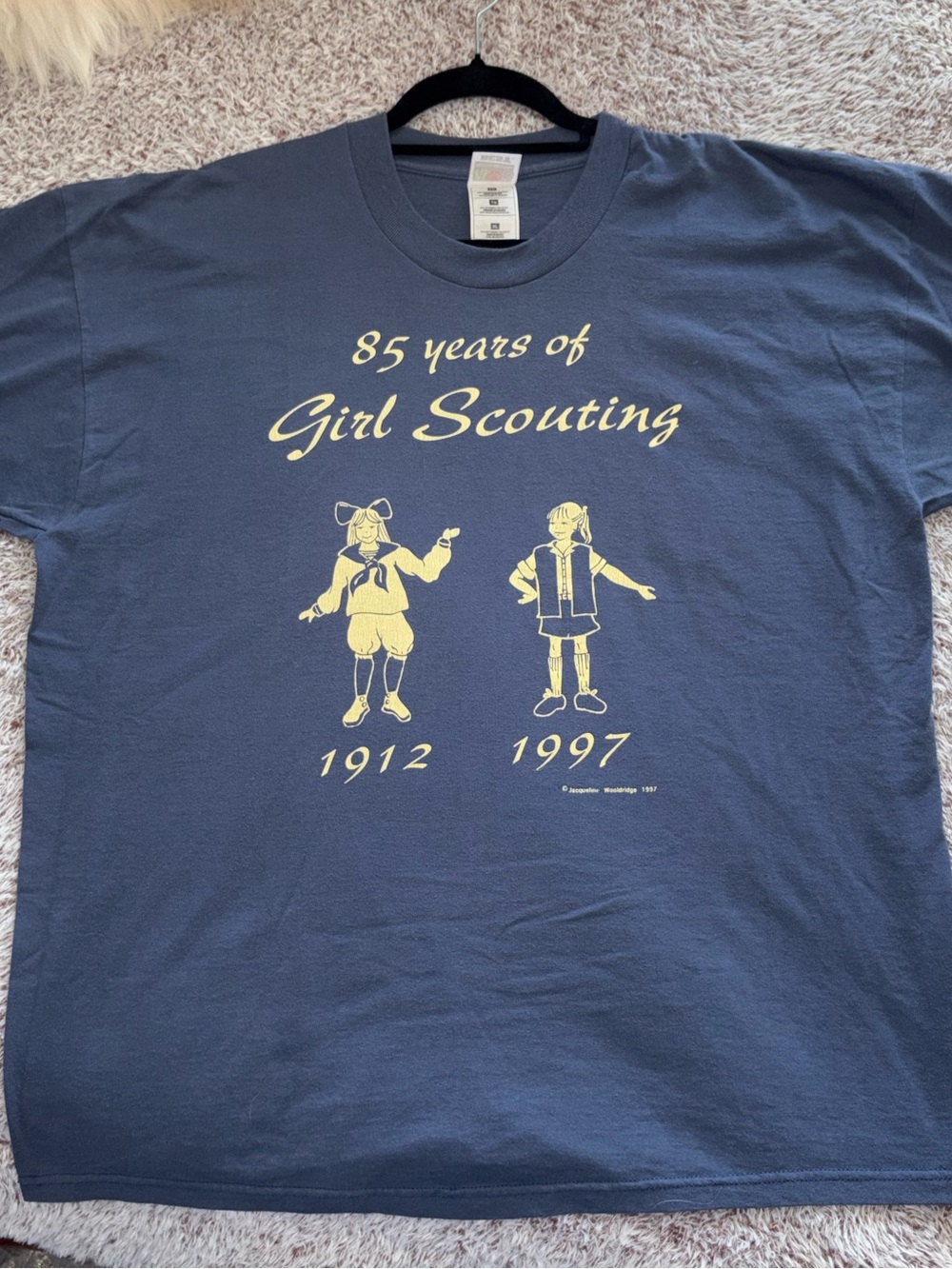 VINTAGE - Fruit of the Loom Navy Tee with Yellow Girl Scouting Graphic